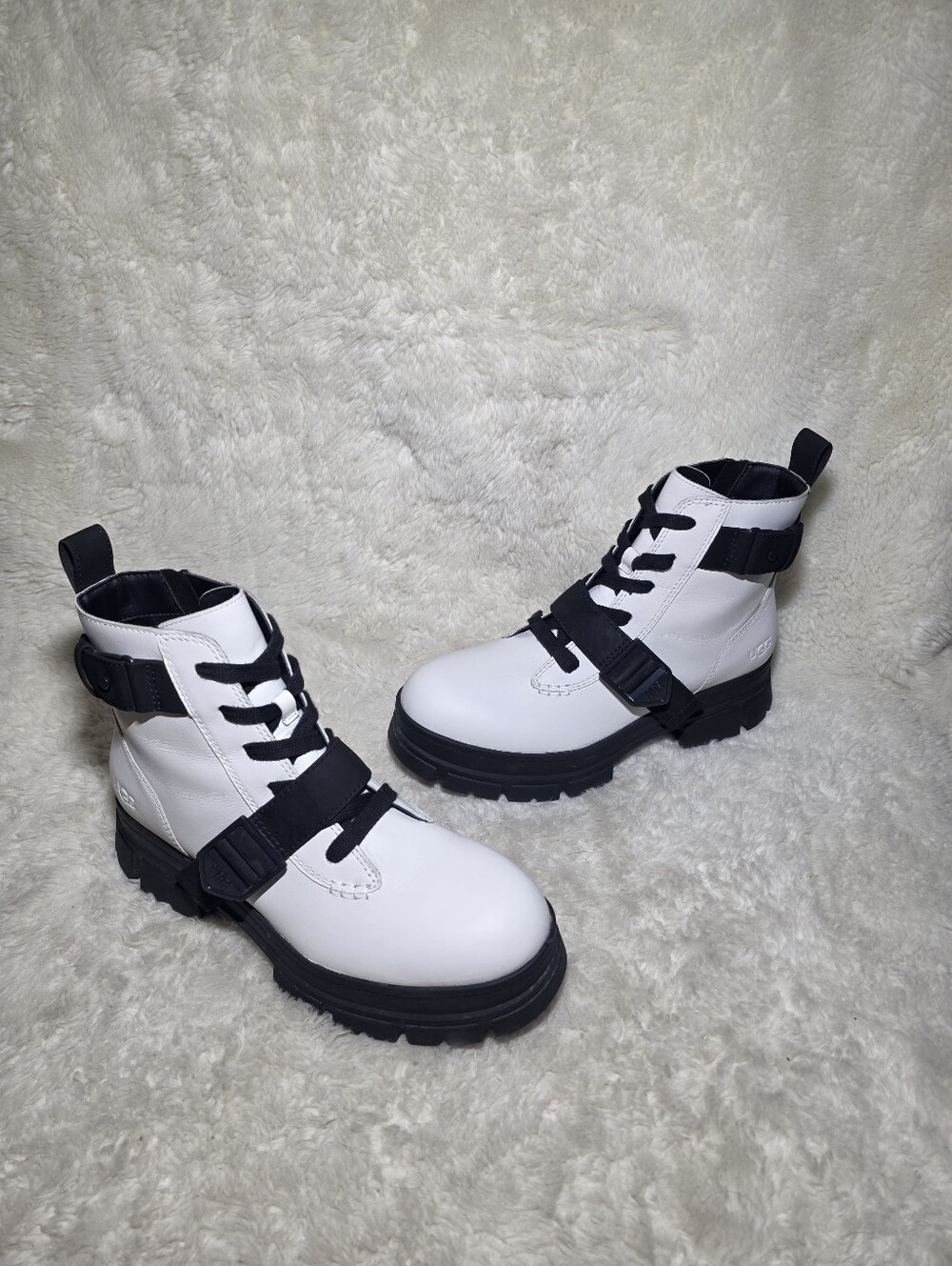 UGG Ashton Lace Up White Leather Waterproof Platform Combat Ankle Boots Size 10